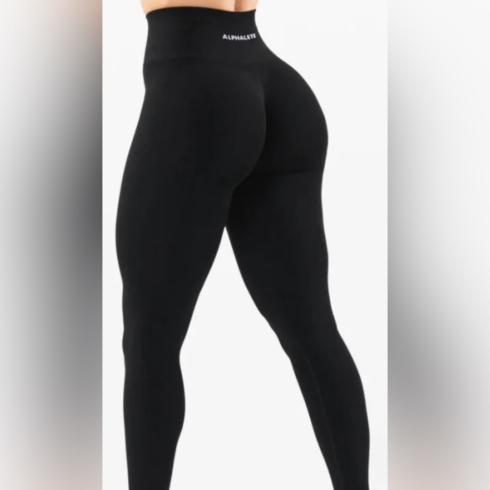 Size Small Alphalete Amplify leggings in black. Never worn.